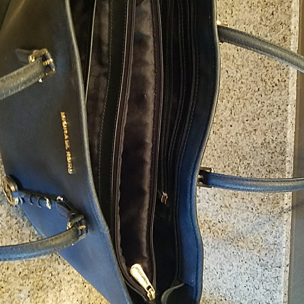 Michael Kors Jet Set Travel Saffiano Leather Tote - Picture 2 of 3